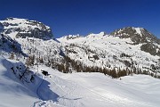 35 Baita di Malga Conchetta (1792 m) con vista in Pizzo di petto 